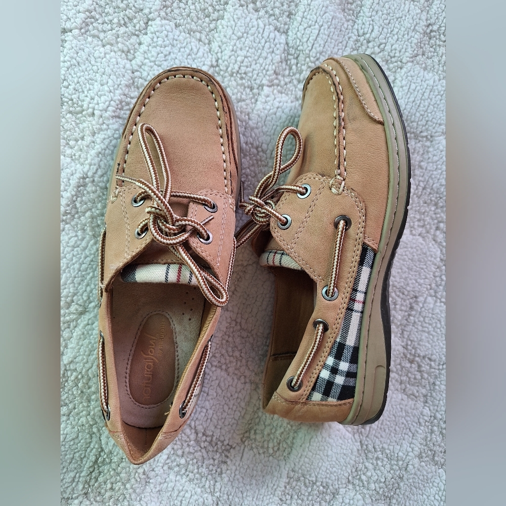 WOMENS SHOE NATURAL SOUL SZ 7M BOAT SHOE Summer Spring Beige Casual